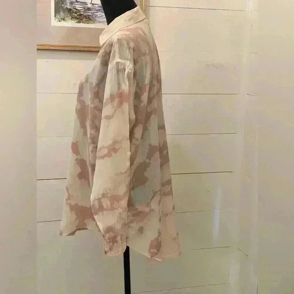 Sundry long, tail, button-down women’s shirt in new like condition Size 1 fits L - Picture 2 of 8